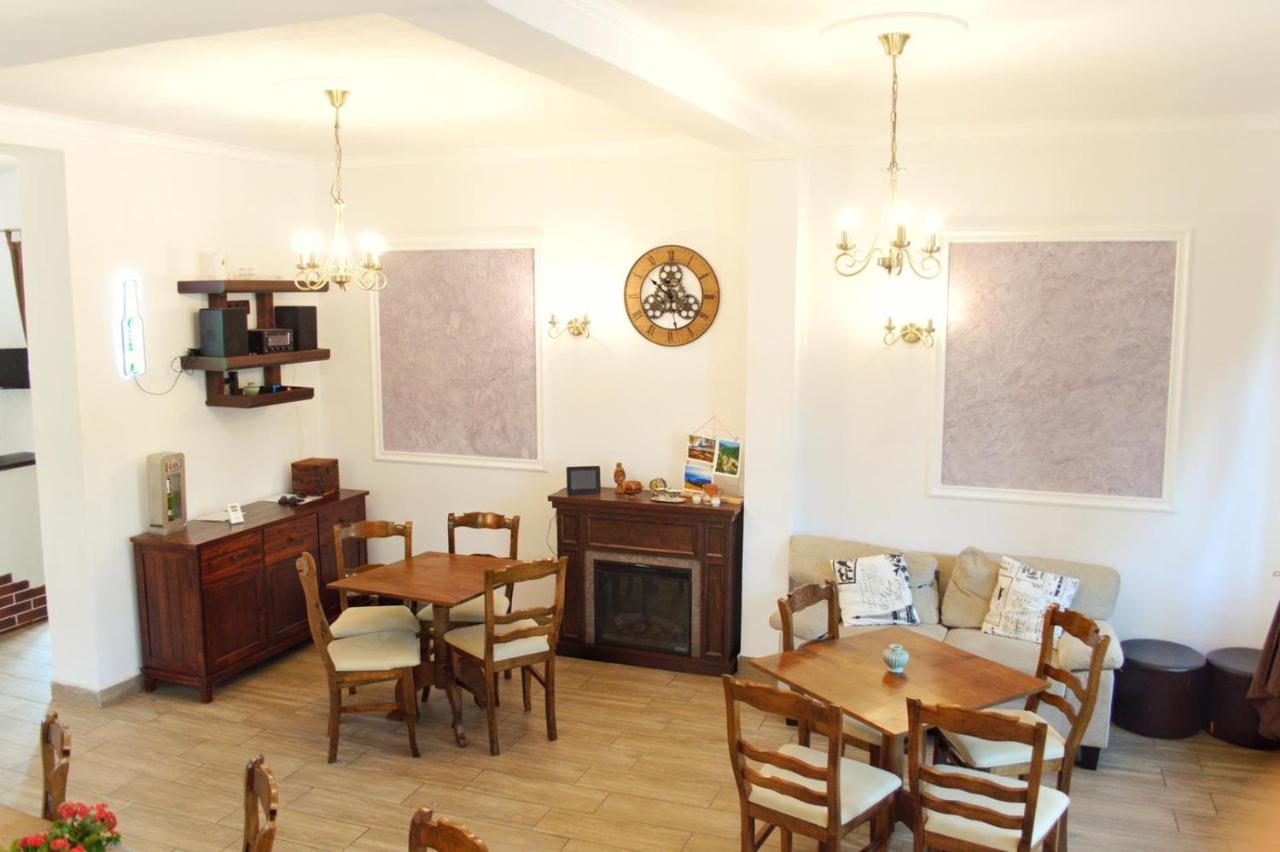 Pensiunea Casa Rica Călimăneşti エクステリア 写真