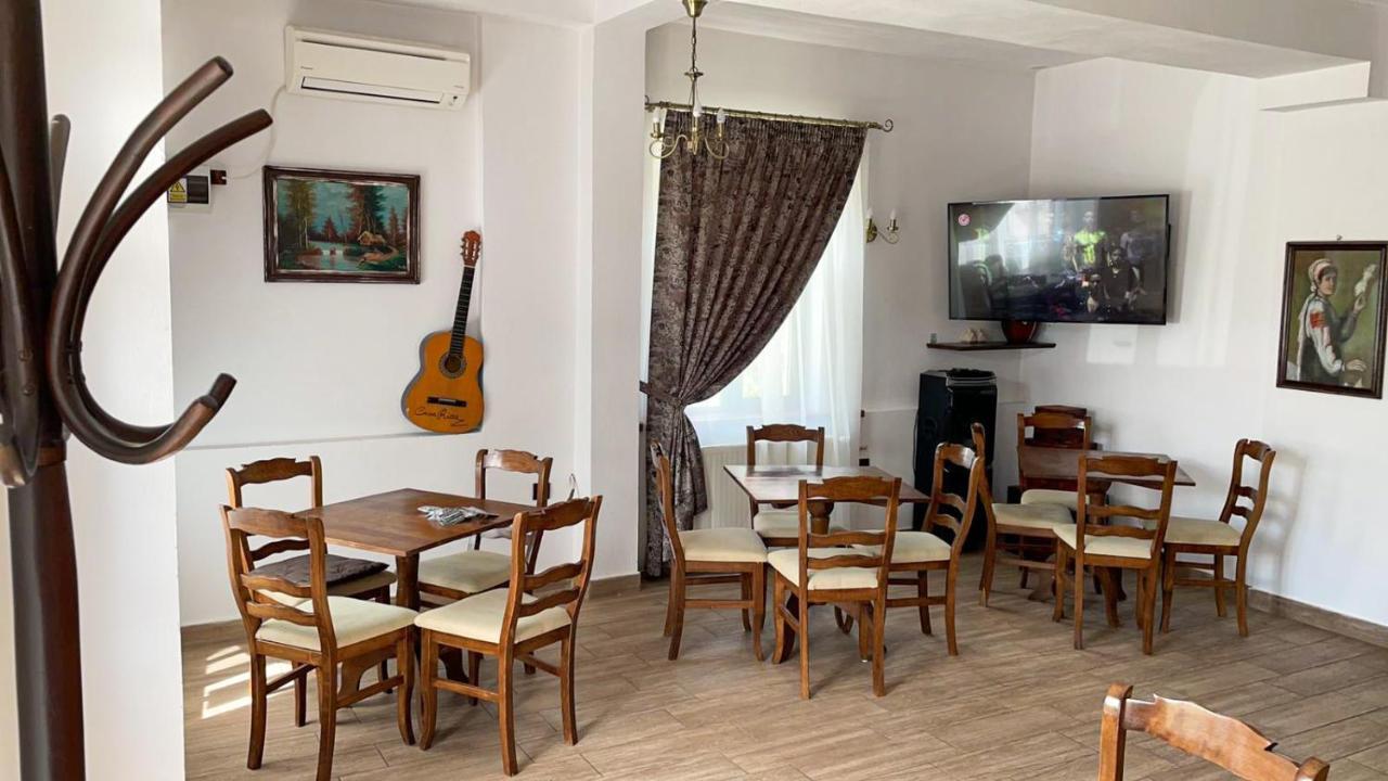 Pensiunea Casa Rica Călimăneşti エクステリア 写真
