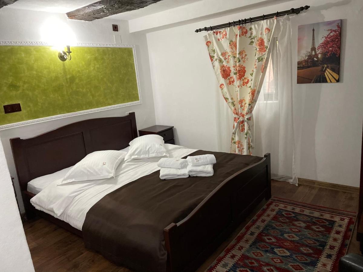 Pensiunea Casa Rica Călimăneşti エクステリア 写真