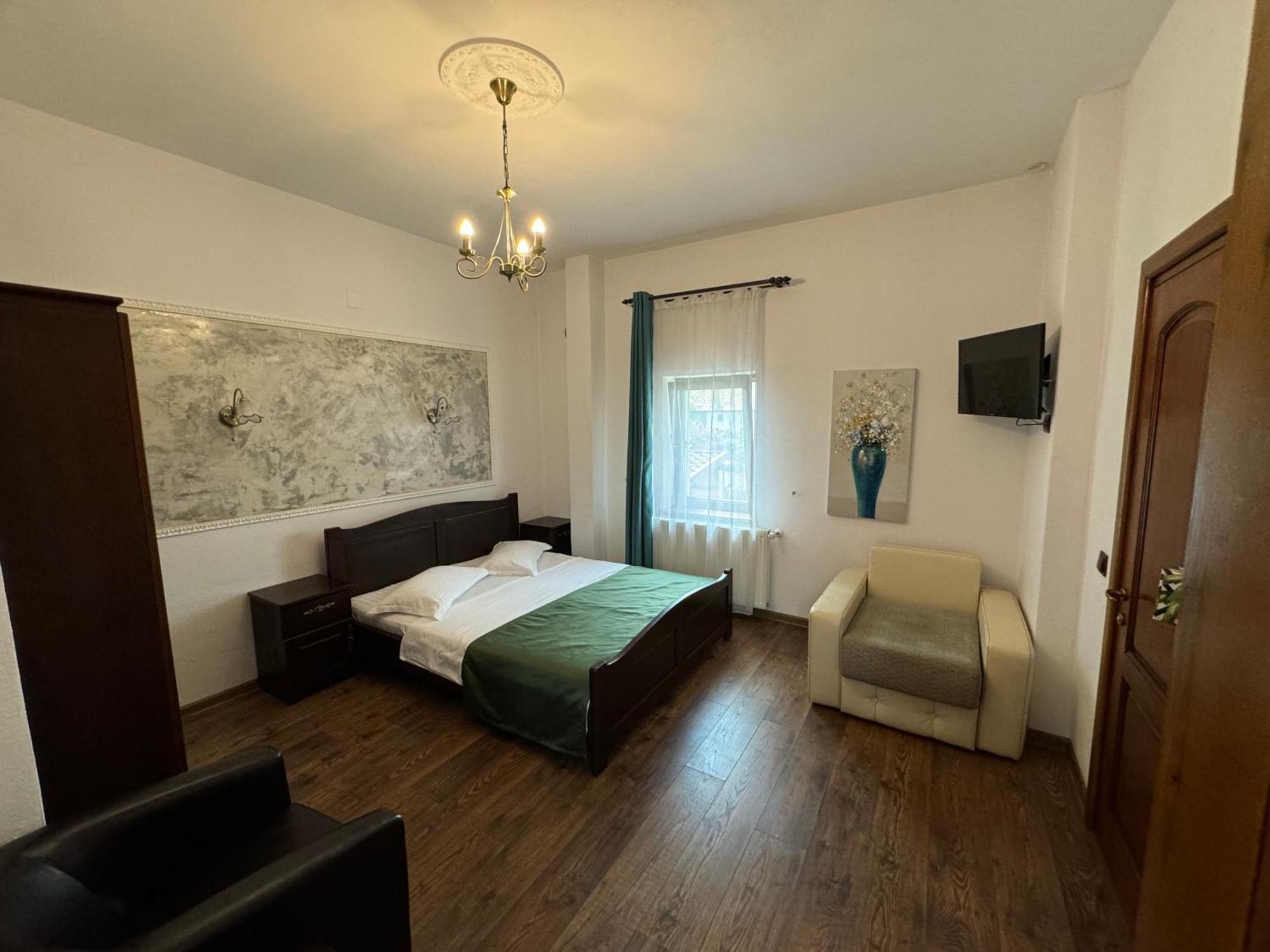 Pensiunea Casa Rica Călimăneşti エクステリア 写真