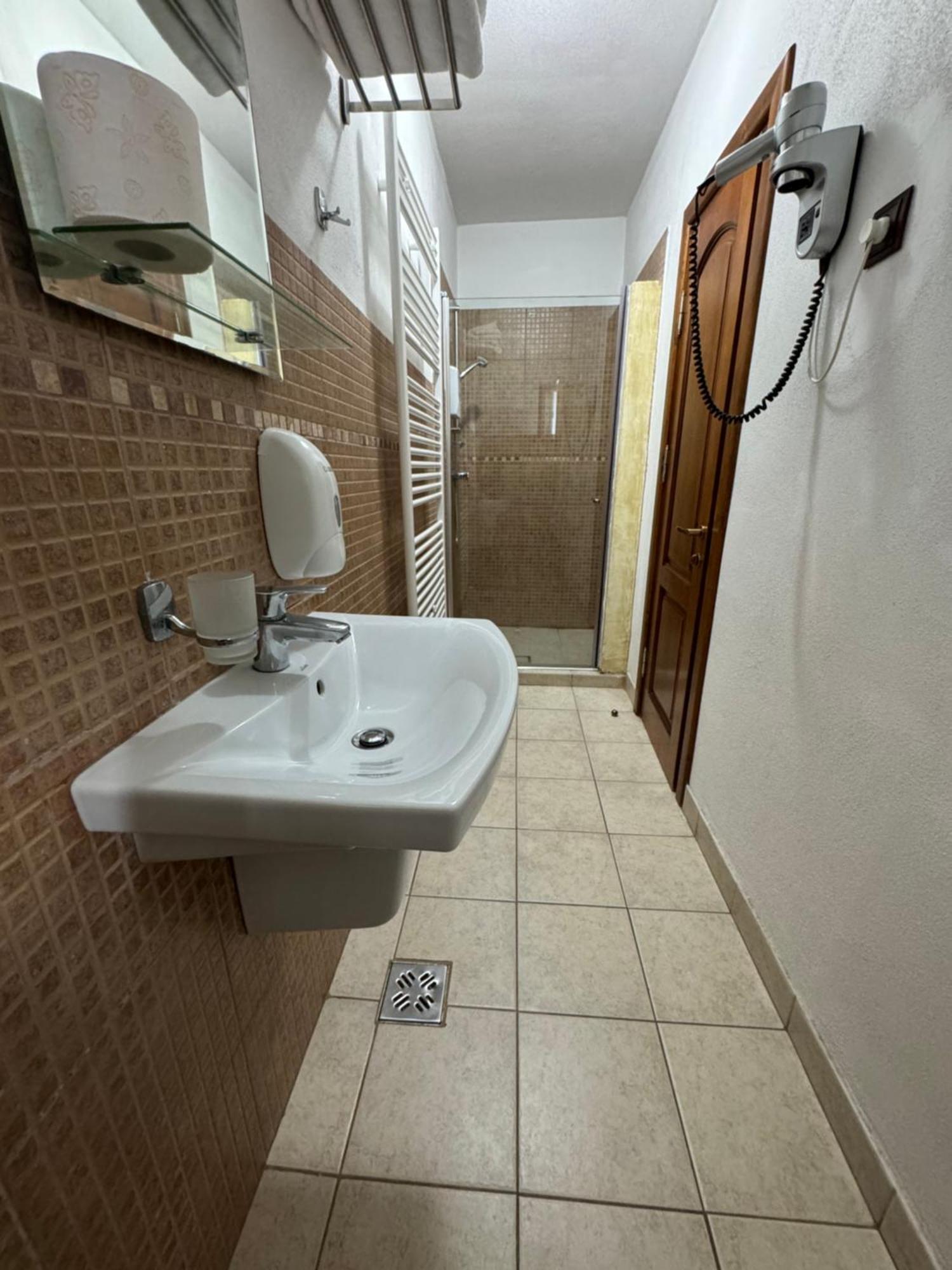 Pensiunea Casa Rica Călimăneşti エクステリア 写真