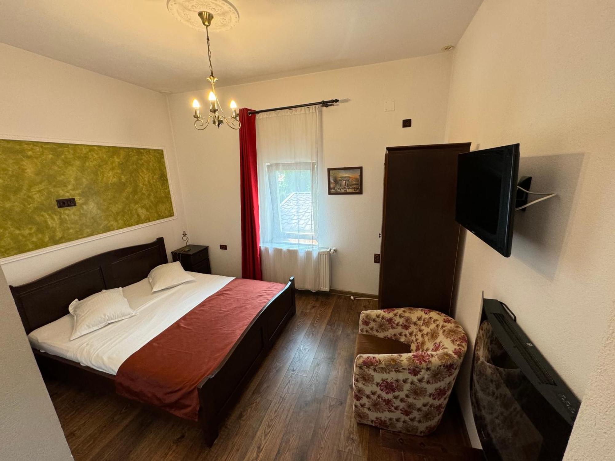 Pensiunea Casa Rica Călimăneşti エクステリア 写真