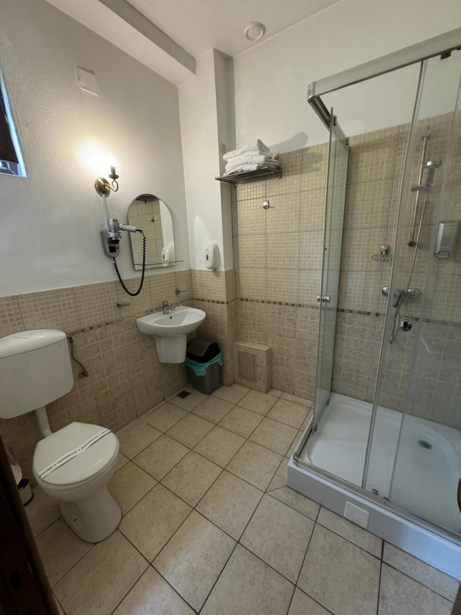 Pensiunea Casa Rica Călimăneşti エクステリア 写真
