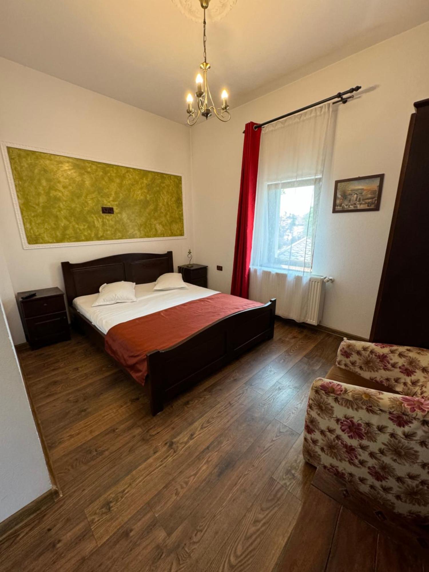 Pensiunea Casa Rica Călimăneşti エクステリア 写真