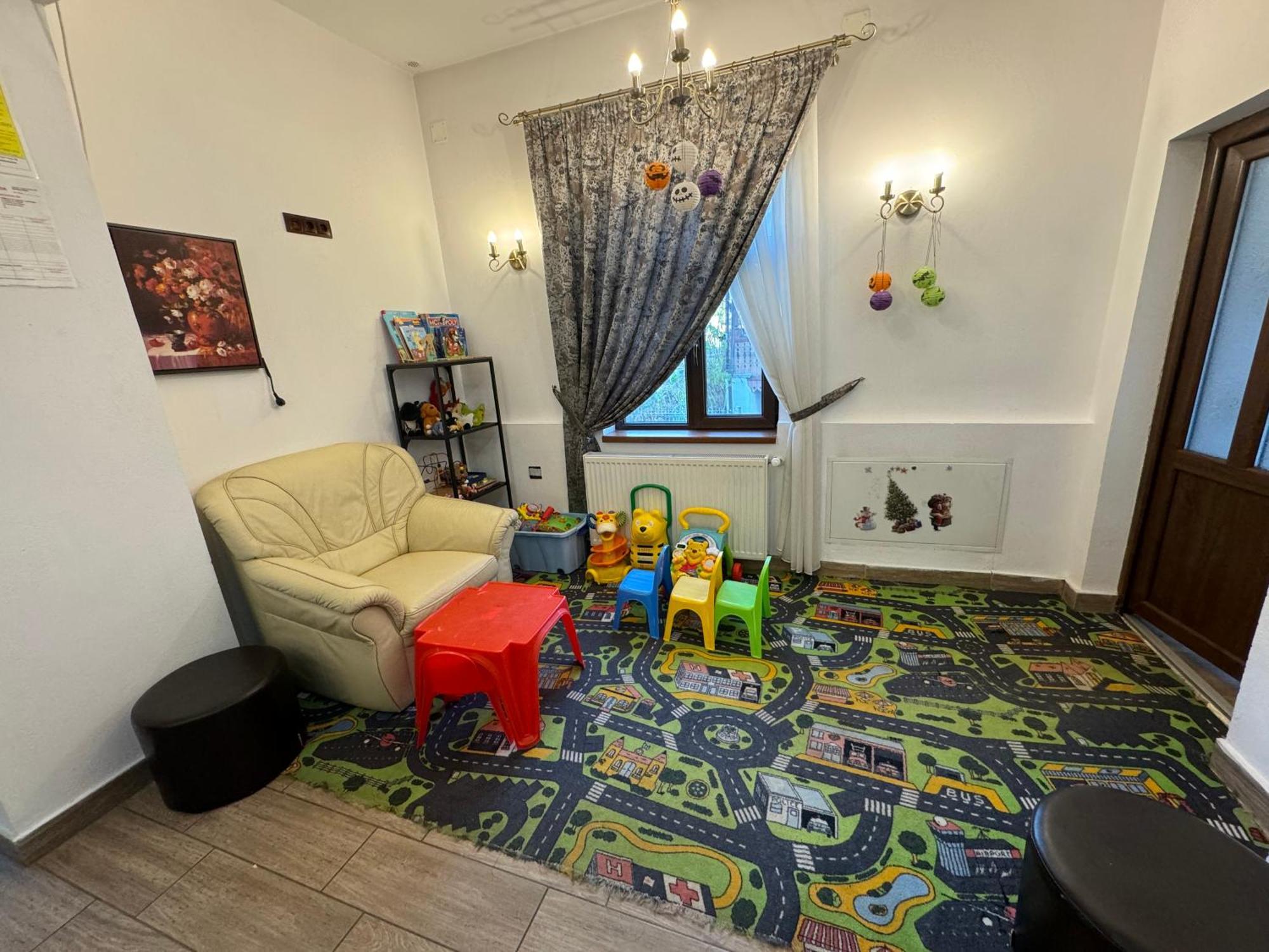 Pensiunea Casa Rica Călimăneşti エクステリア 写真